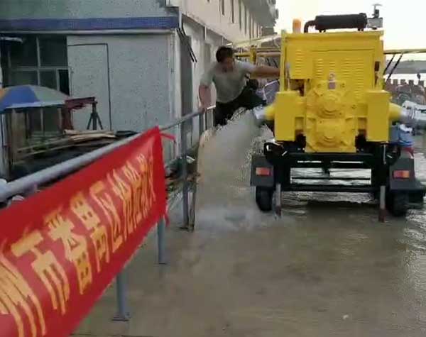 排水搶險(xiǎn)車